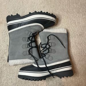 NEVER BEEN WORN !!SOREL WOMEN'S CARIBOU BOOT!!